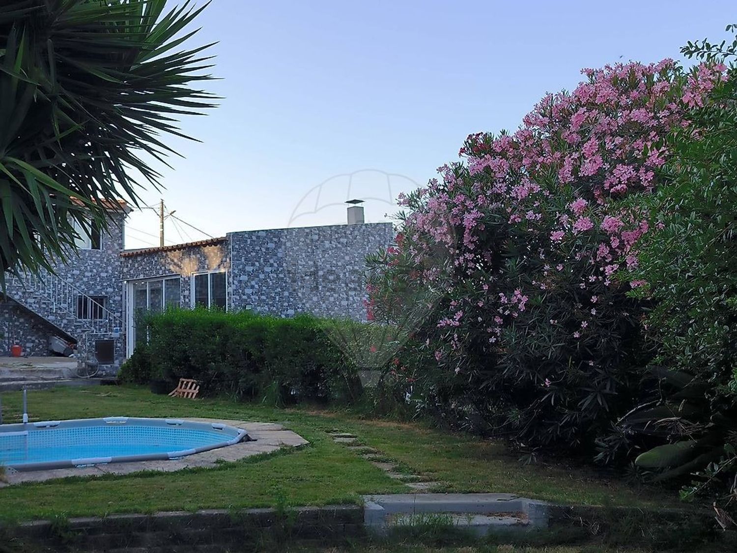 小楼房或独栋别墅出售在Rua da Mata de Palhacana - 游泳池