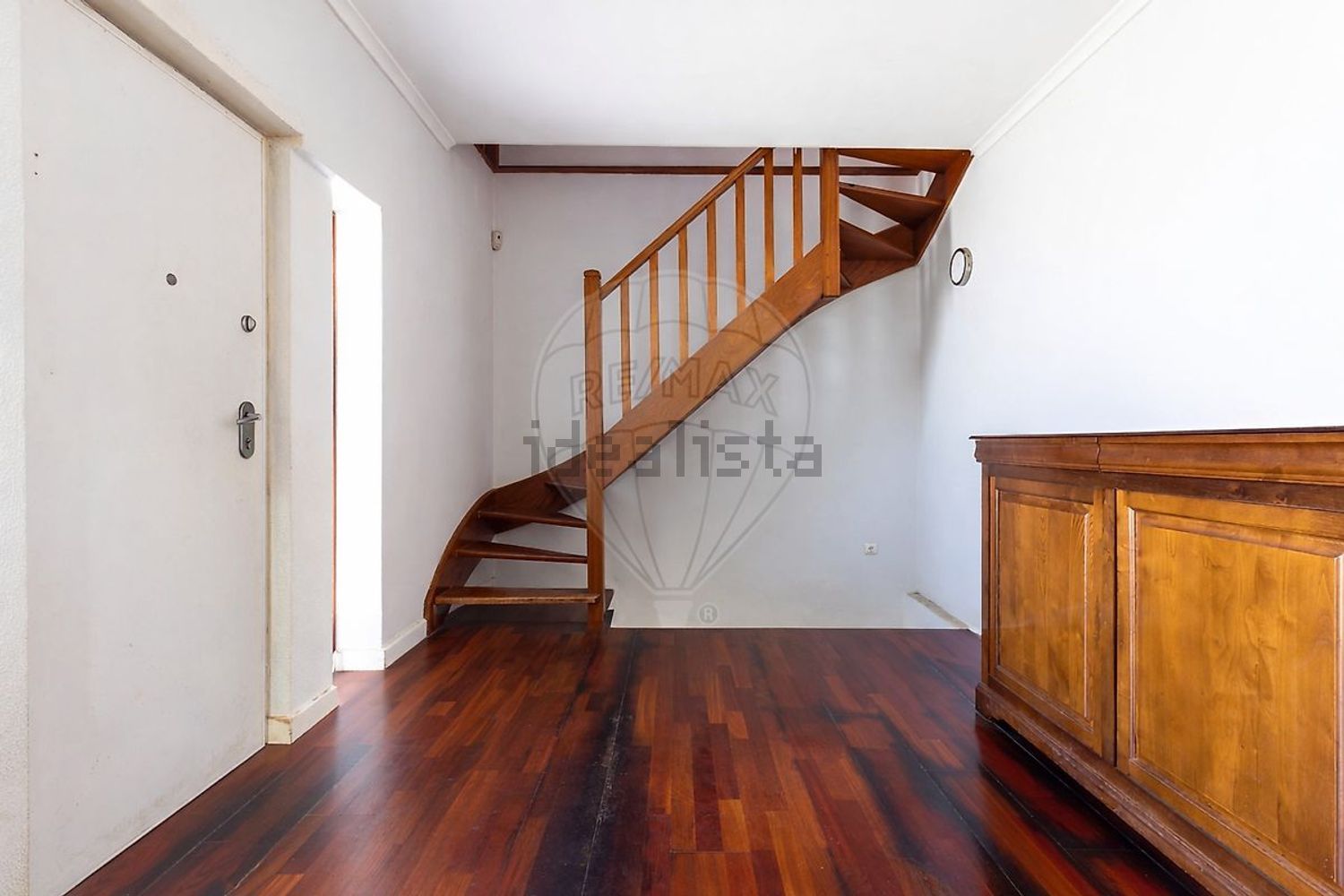 小楼房或独栋别墅出售在Rua António Sérgio - 详情