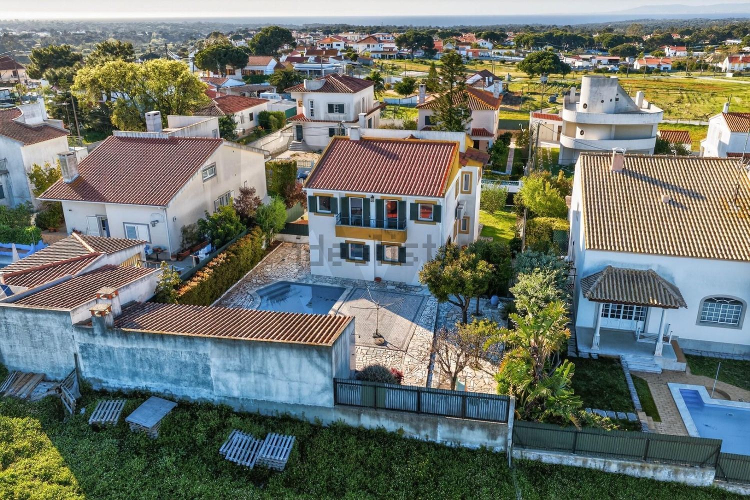 小楼房或独栋别墅出售在Rua da Mesquita s/n - 外立面