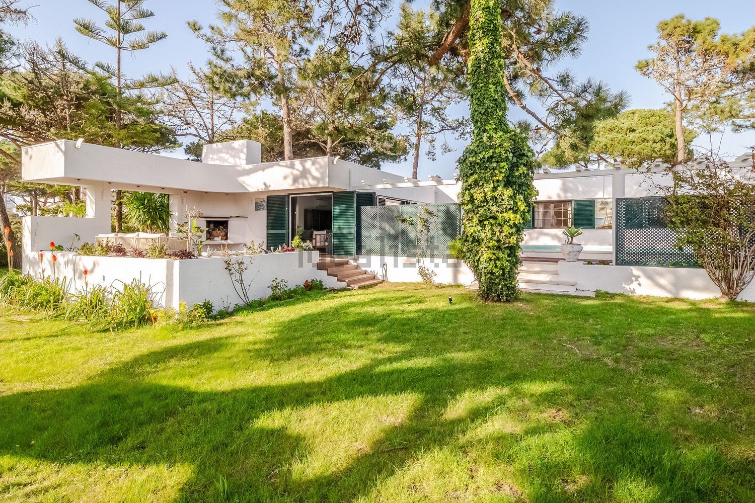 小楼房或独栋别墅出售在Rua das Quintas - 外立面