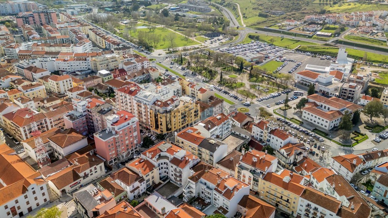 公寓 t4出售在Rua António Batalha Reis - 视线