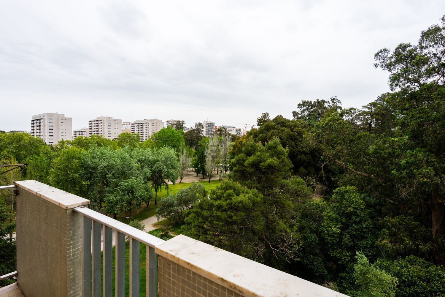 出租公寓 t2在Rua Luís Pastor de Macedo - 花园