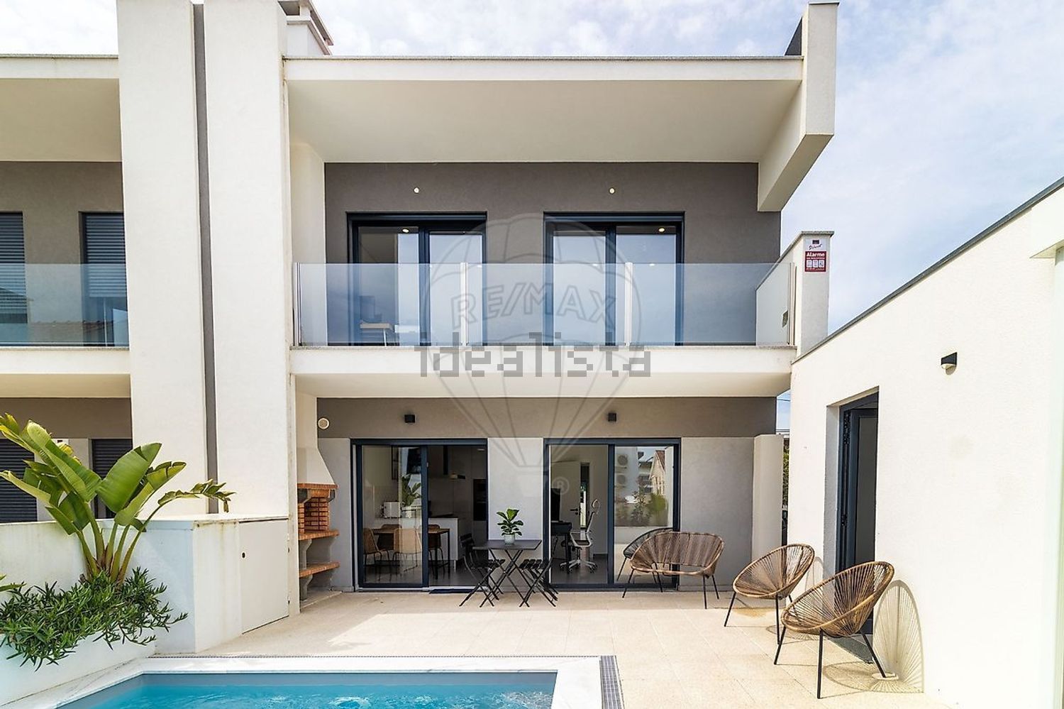 出租小楼房或独栋别墅在Rua 12 - 外立面