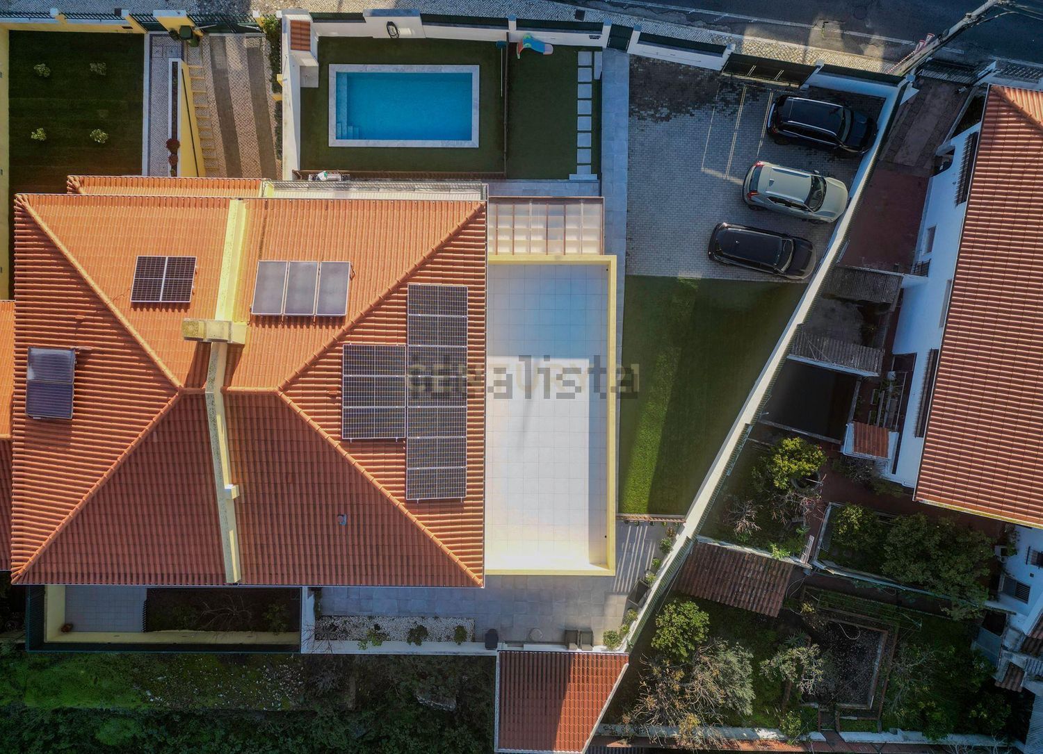 小楼房或独栋别墅出售在Avenida Engenheiro Arantes e Oliveira, 4 - 照片