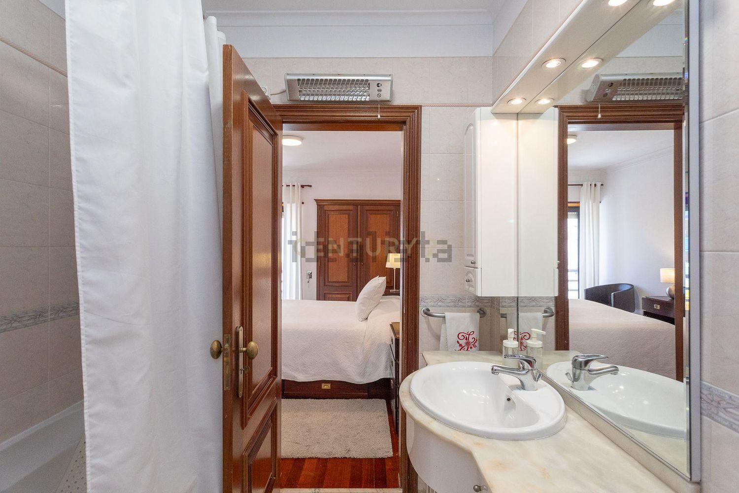 出租公寓 t3在Rua Mário Eloy, 1 - 卫生间