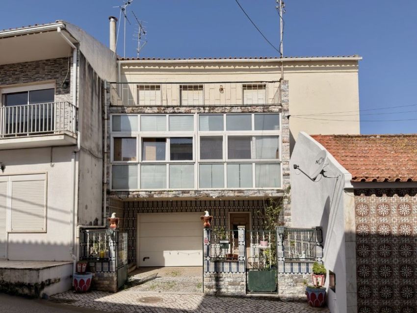 小楼房或独栋别墅出售在Rua Bernardo Martins