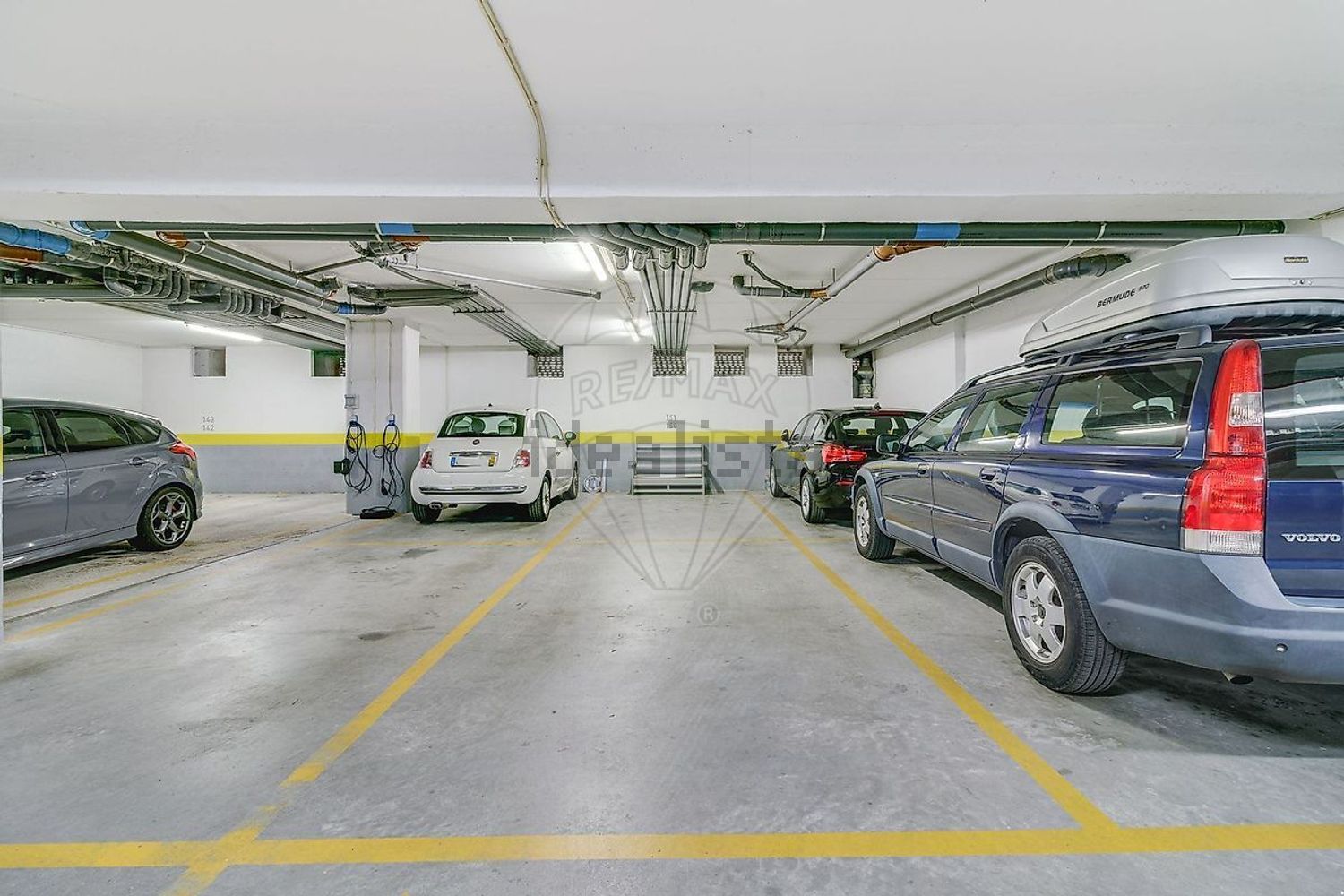 公寓 t3出售在Avenida Marechal Gomes da Costa - 停车位