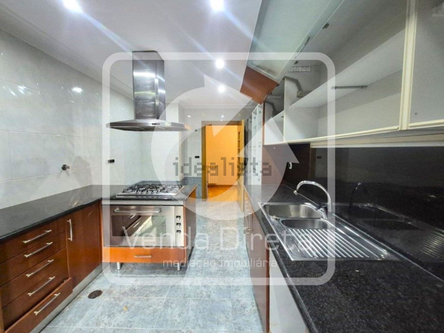 公寓 t2出售在Rua Doutor Vasco Moniz, 25 - 厨房