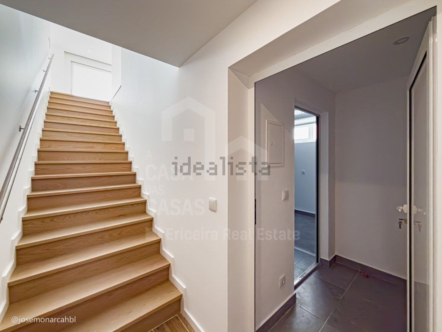 小楼房或独栋别墅出售在São Pedro da Cadeira - 详情