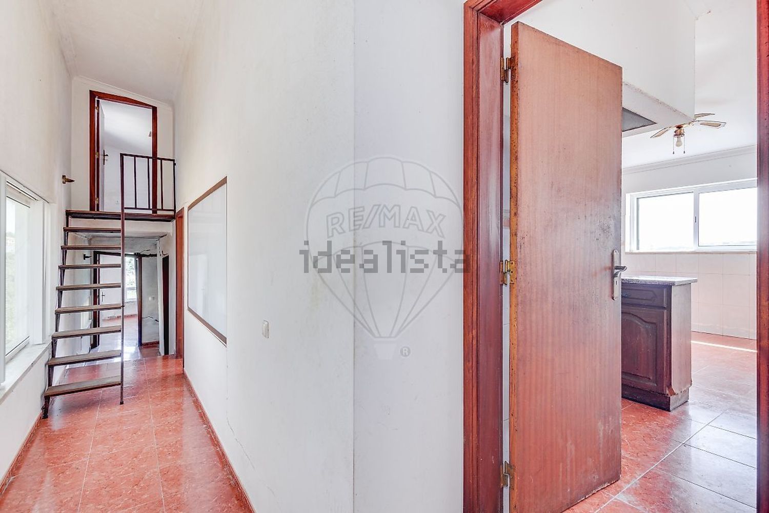 小楼房或独栋别墅出售在Estrada do Casal Sequeiro - 过道