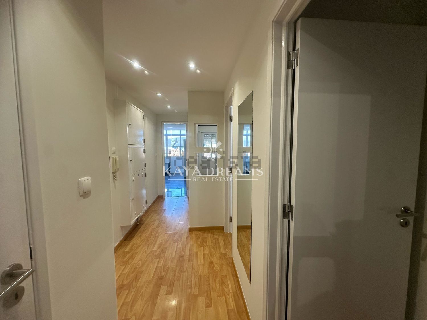 出租公寓 t2在Alto dos Moinhos - 过道