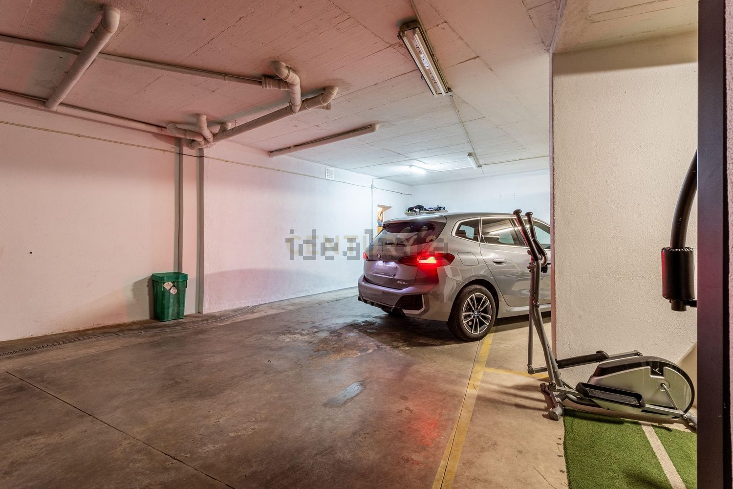 复式公寓出售在Rua Almirante Gago Coutinho, 118 - 停车位