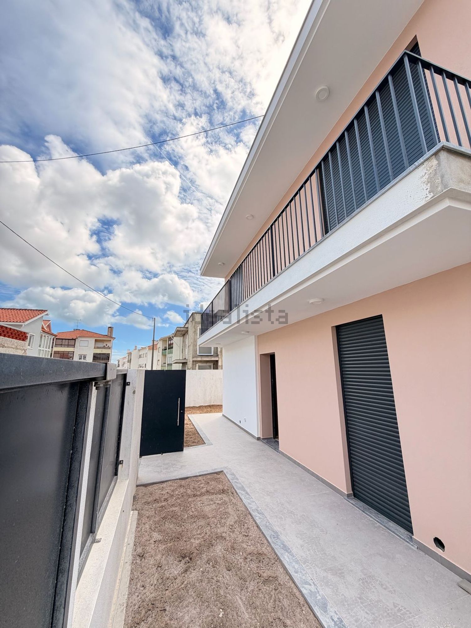 小楼房或独栋别墅出售在Rua Carlos Paião, 11 - 外立面