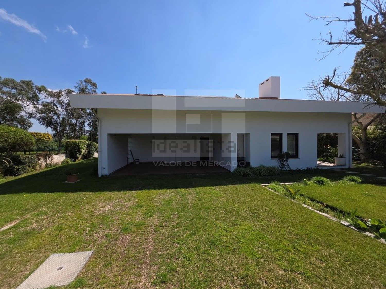 出租小楼房或独栋别墅在Rua Mato da Mina, 22 - 外立面