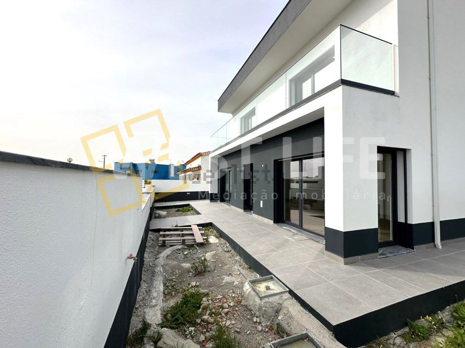 小楼房或独栋别墅出售在Santa Bárbara - 外立面