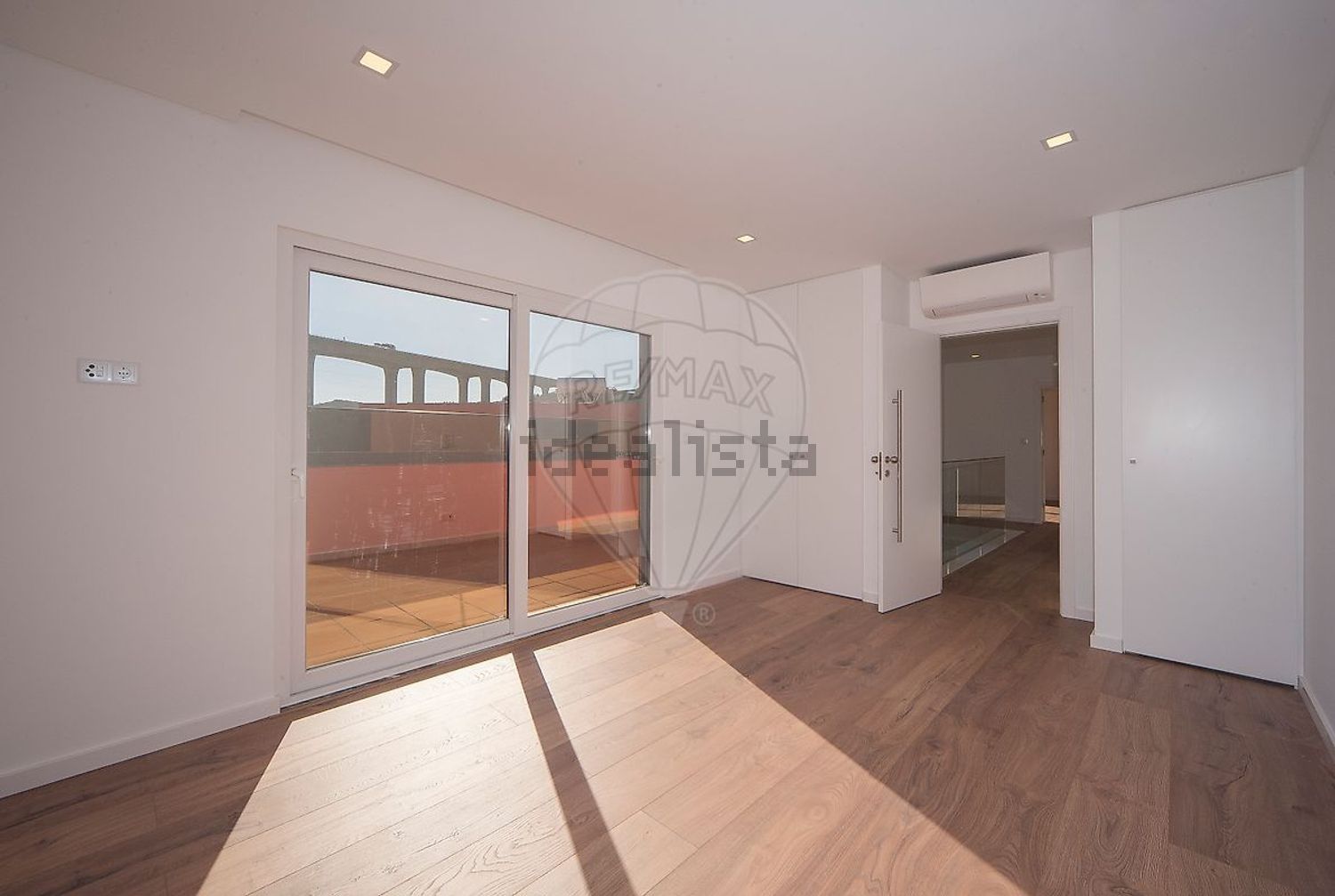 出租小楼房或独栋别墅Cm1318 - 居住