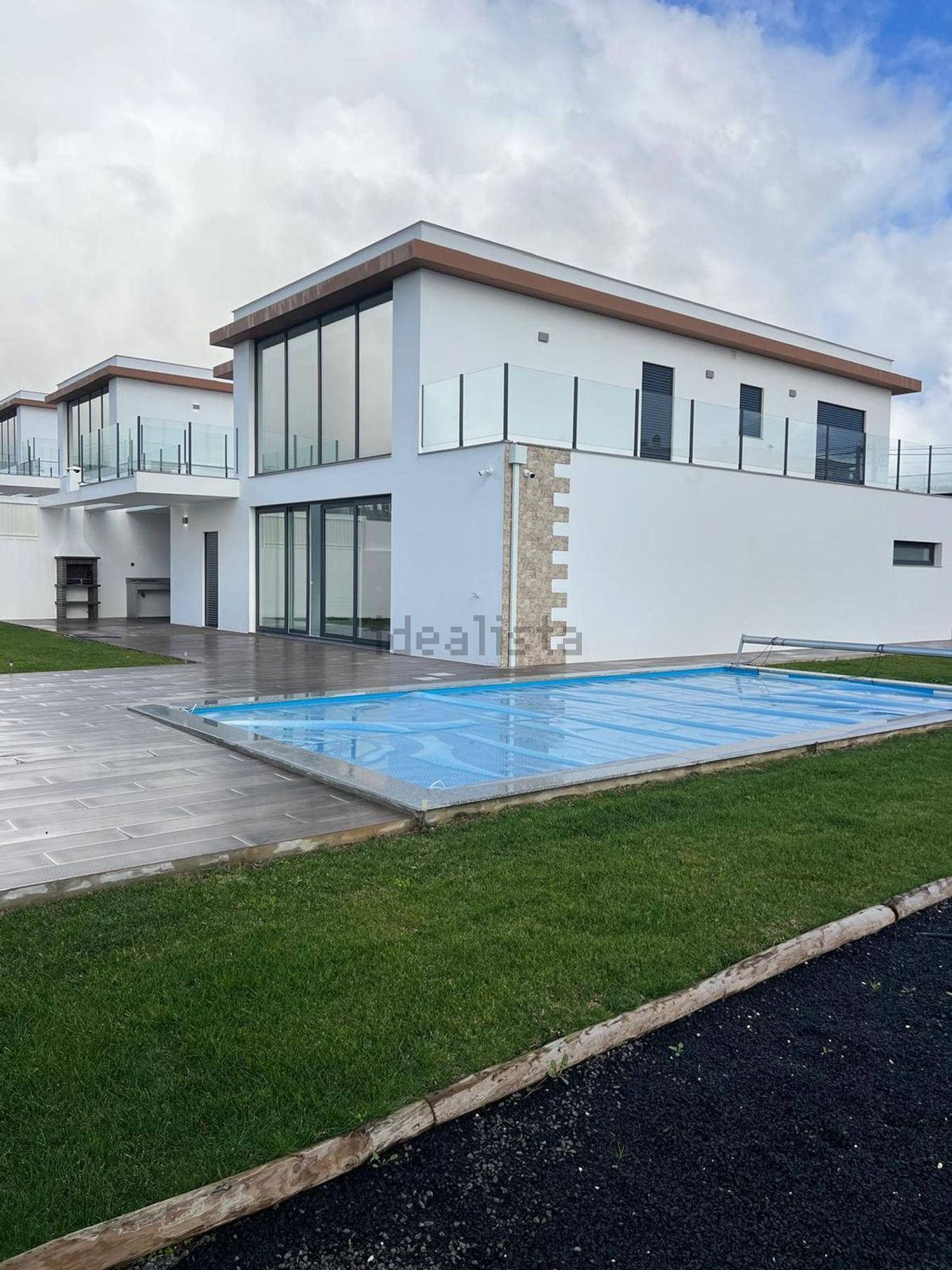 小楼房或独栋别墅出售在Rua Nova do Ribeiro, 12 - 游泳池