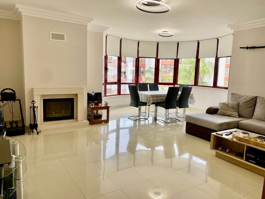 出租公寓 t3在Rua Rui Luis Gomes, 90