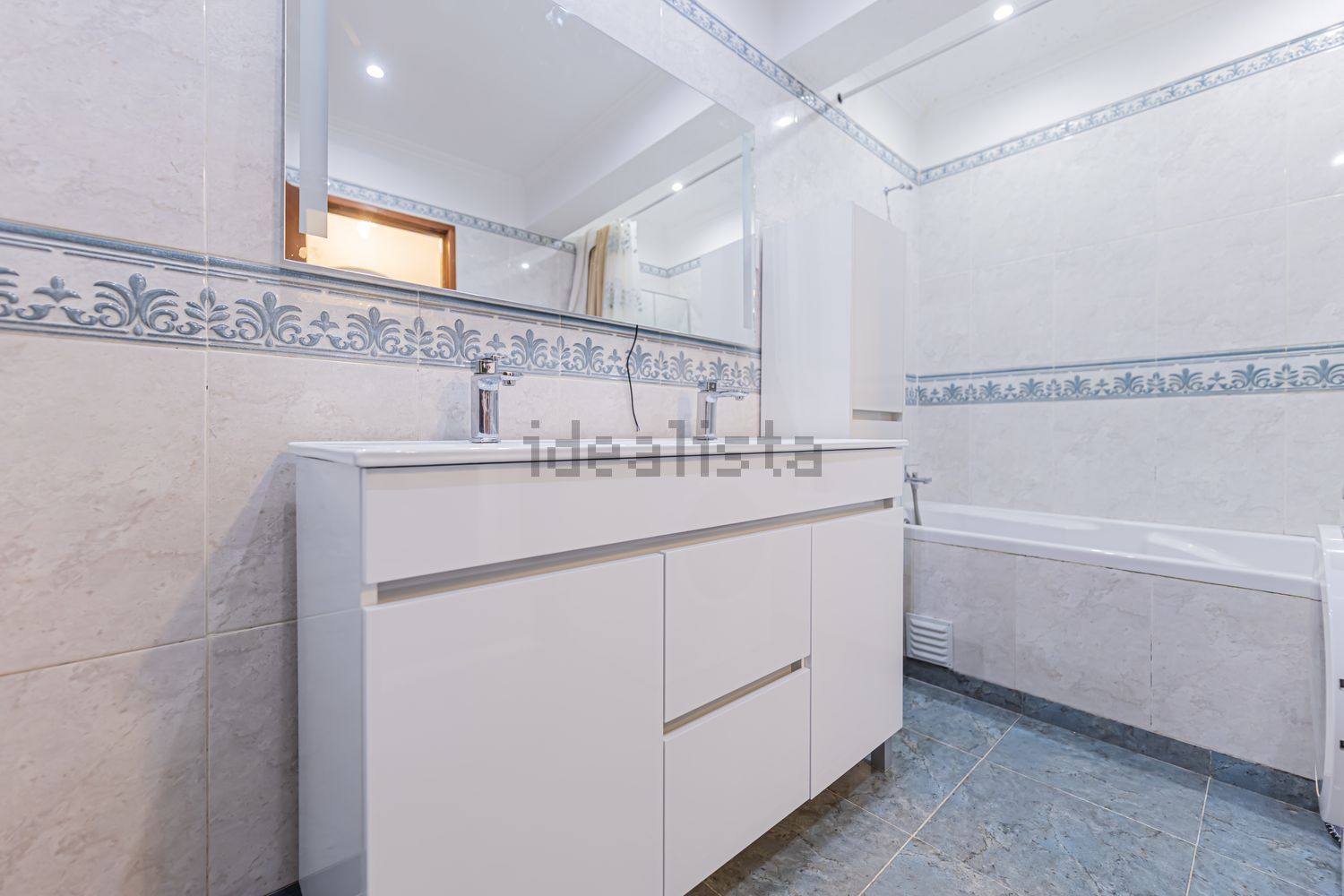 公寓 t4出售在Rua Almeida Garrett - 卫生间