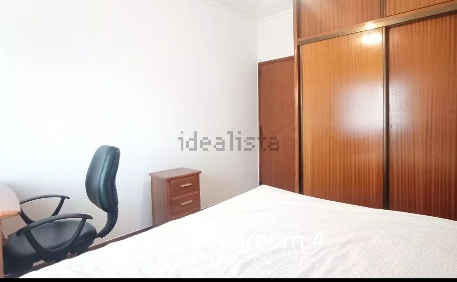 出租房间在Rua Luís de Freitas Branco, 1 - 卧室