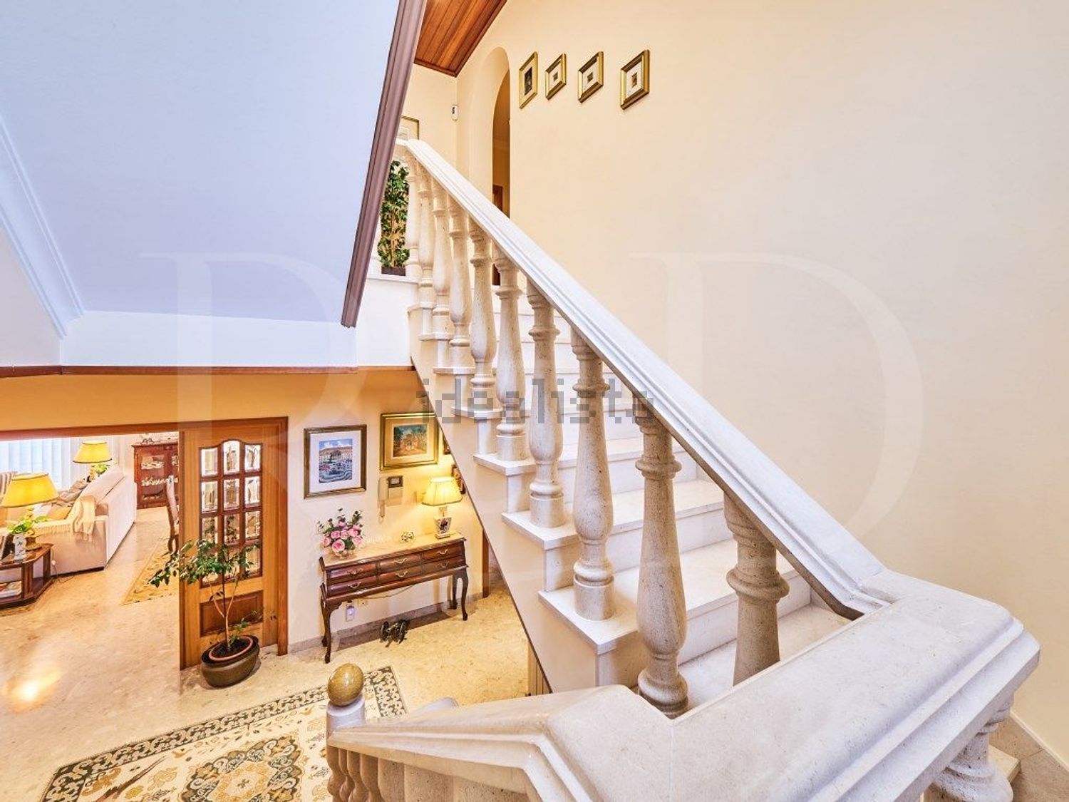 小楼房或独栋别墅出售在Rua Bartolomeu Perestelo, 189 - 详情