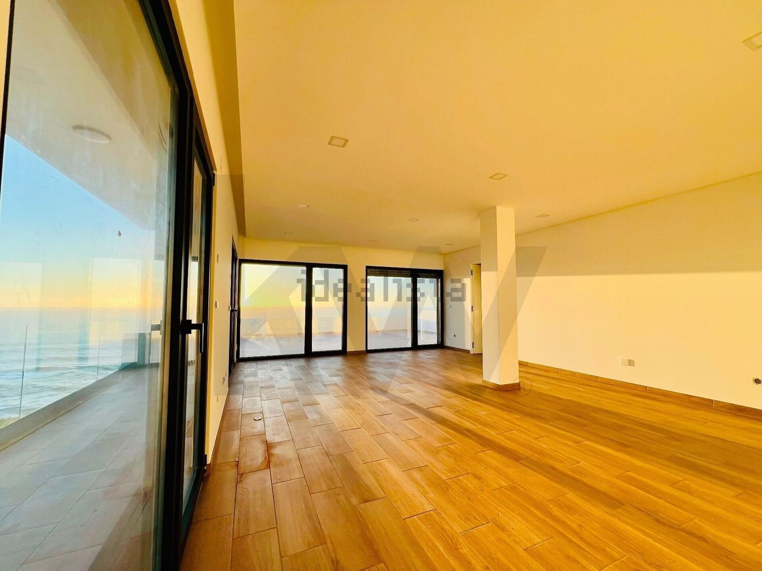 小楼房或独栋别墅出售在Rua das Salemas s/n - 过道