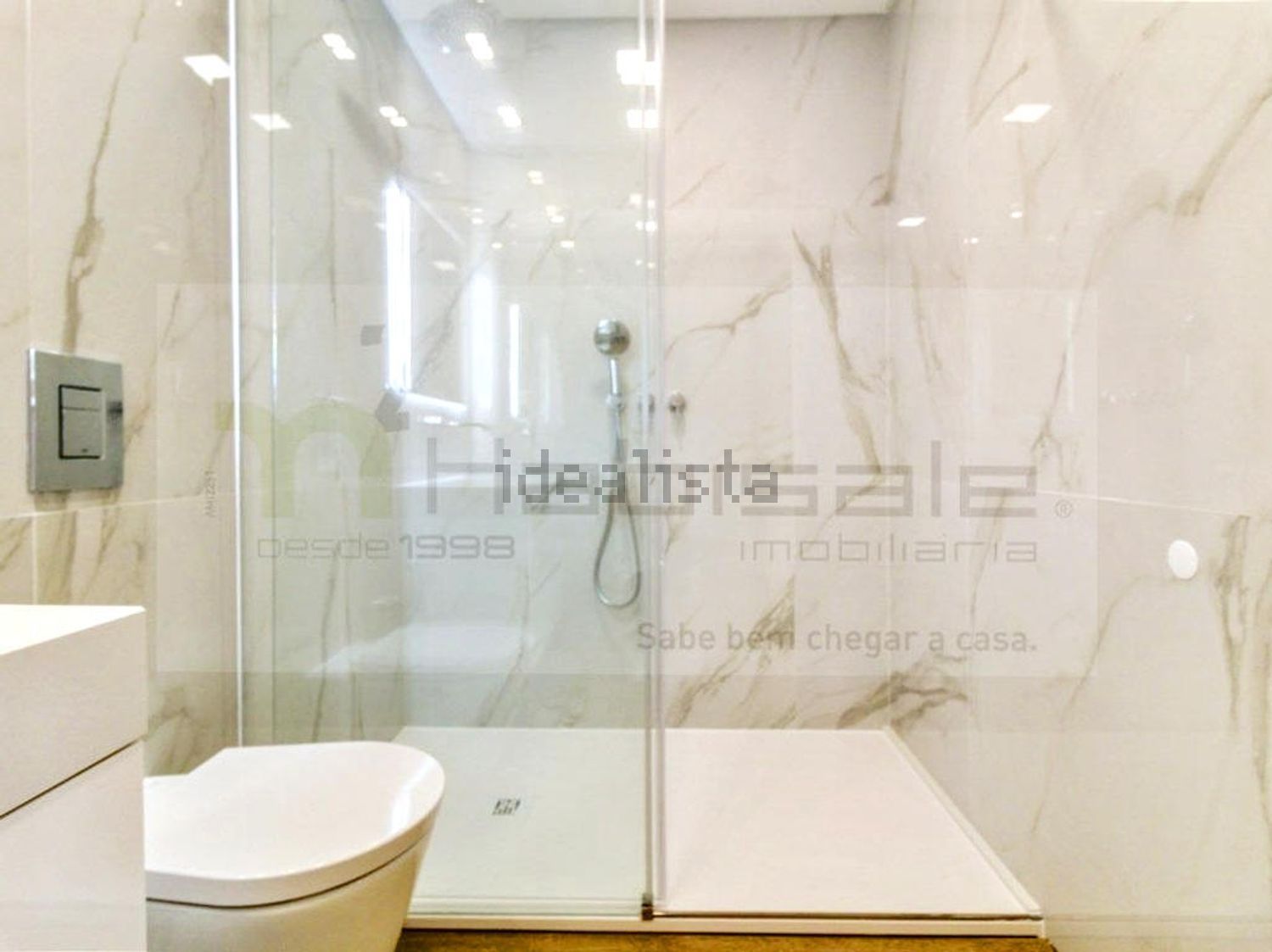 小楼房或独栋别墅出售在Rua Vieira da Silva - 卫生间