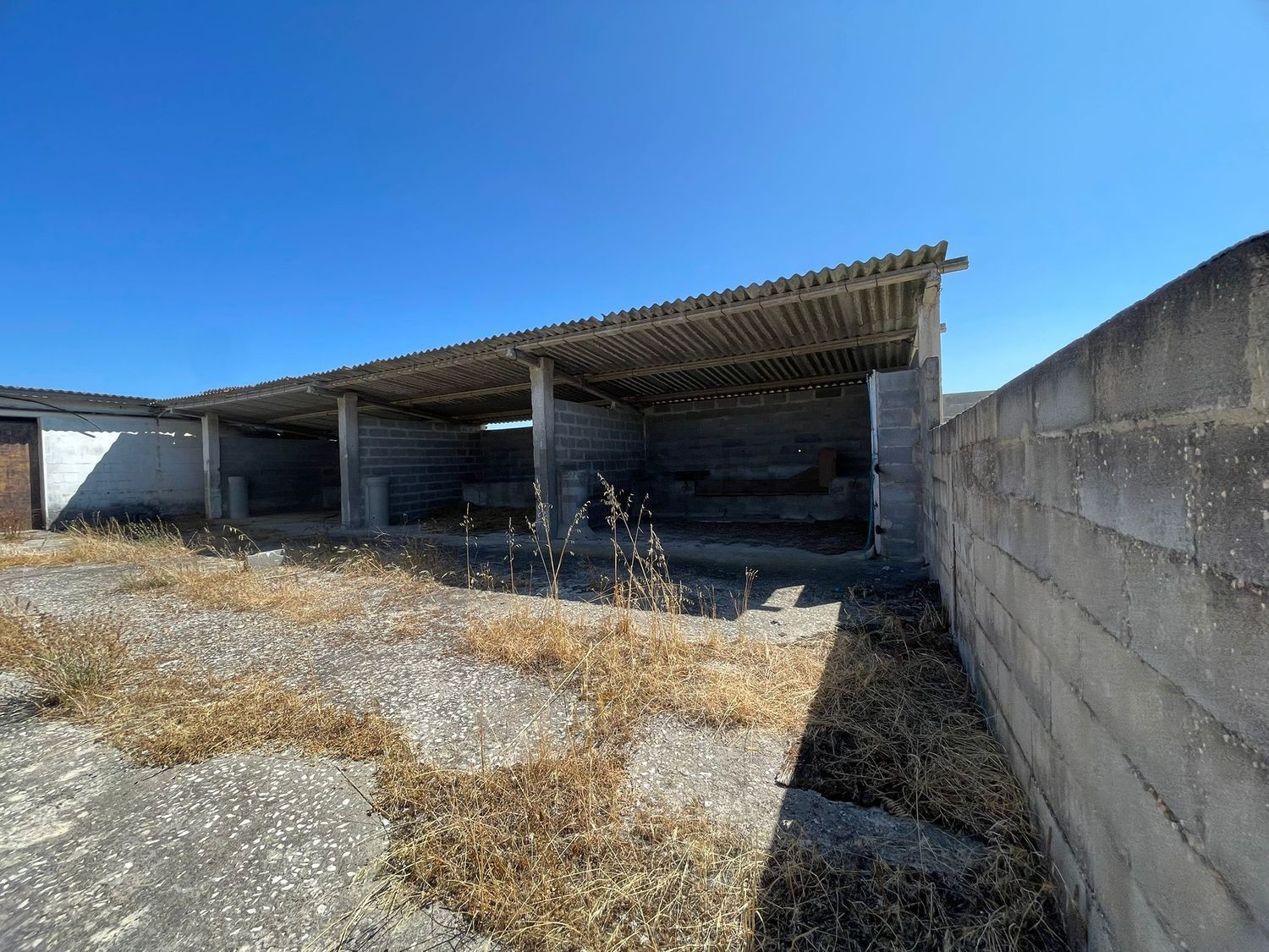 小楼房或独栋别墅出售在Palhais e Coina - 仓库