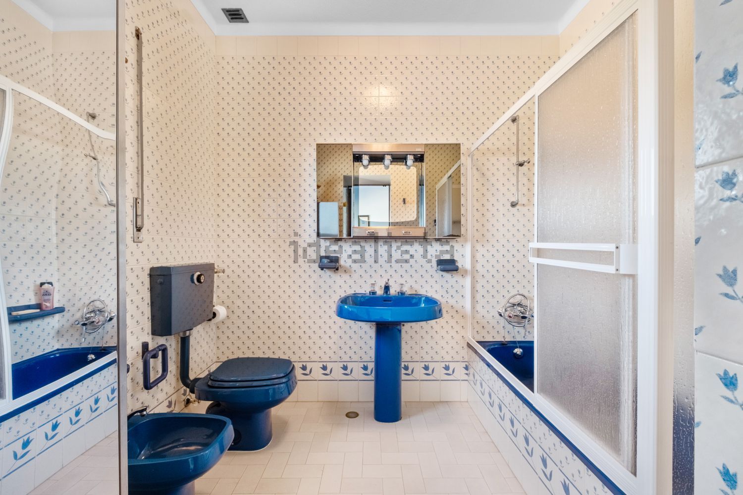 小楼房或独栋别墅出售在Rua Principal - 卫生间