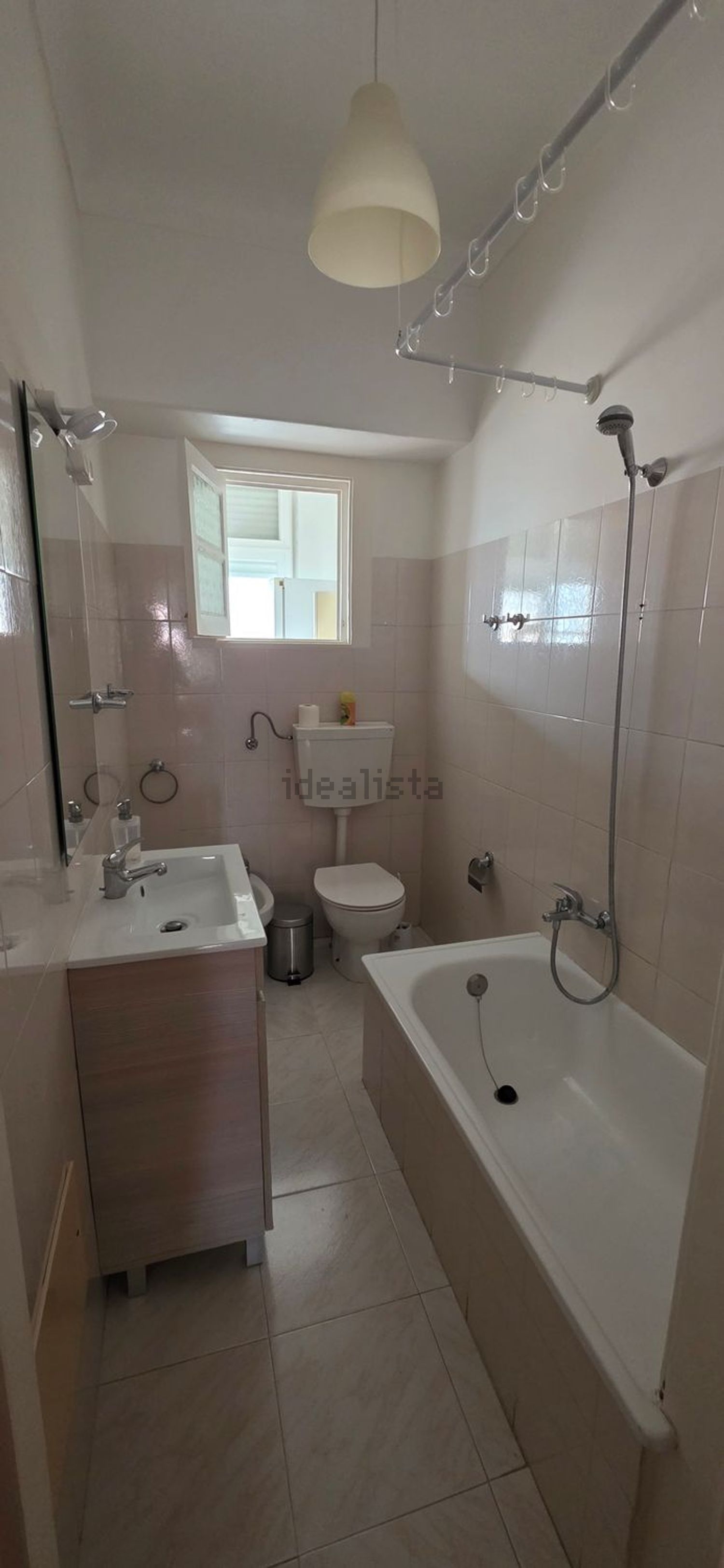 出租房间在Rua Almirante Gago Coutinho, 29 - 卫生间