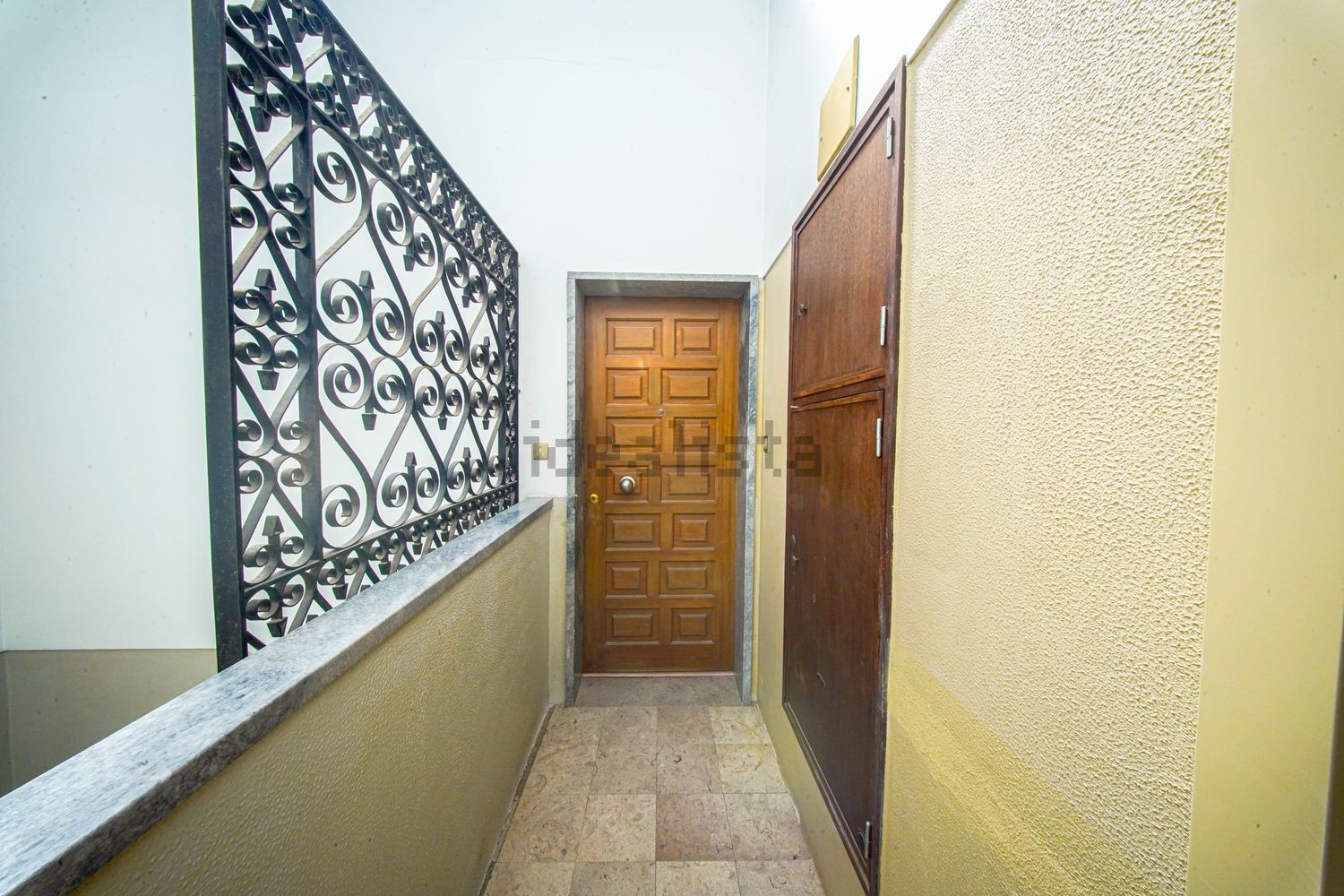 公寓 t3出售在Santo António dos Cavaleiros e Frielas - 过道