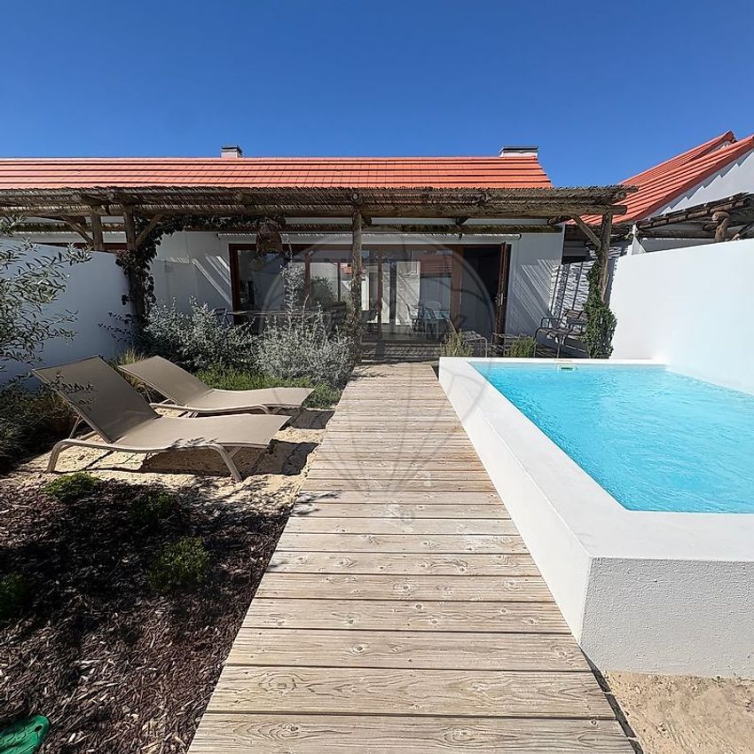 小楼房或独栋别墅出售在Rua Manuel Fonseca