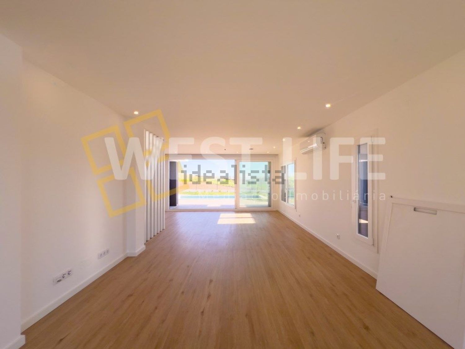 小楼房或独栋别墅出售在São Pedro da Cadeira - 居住