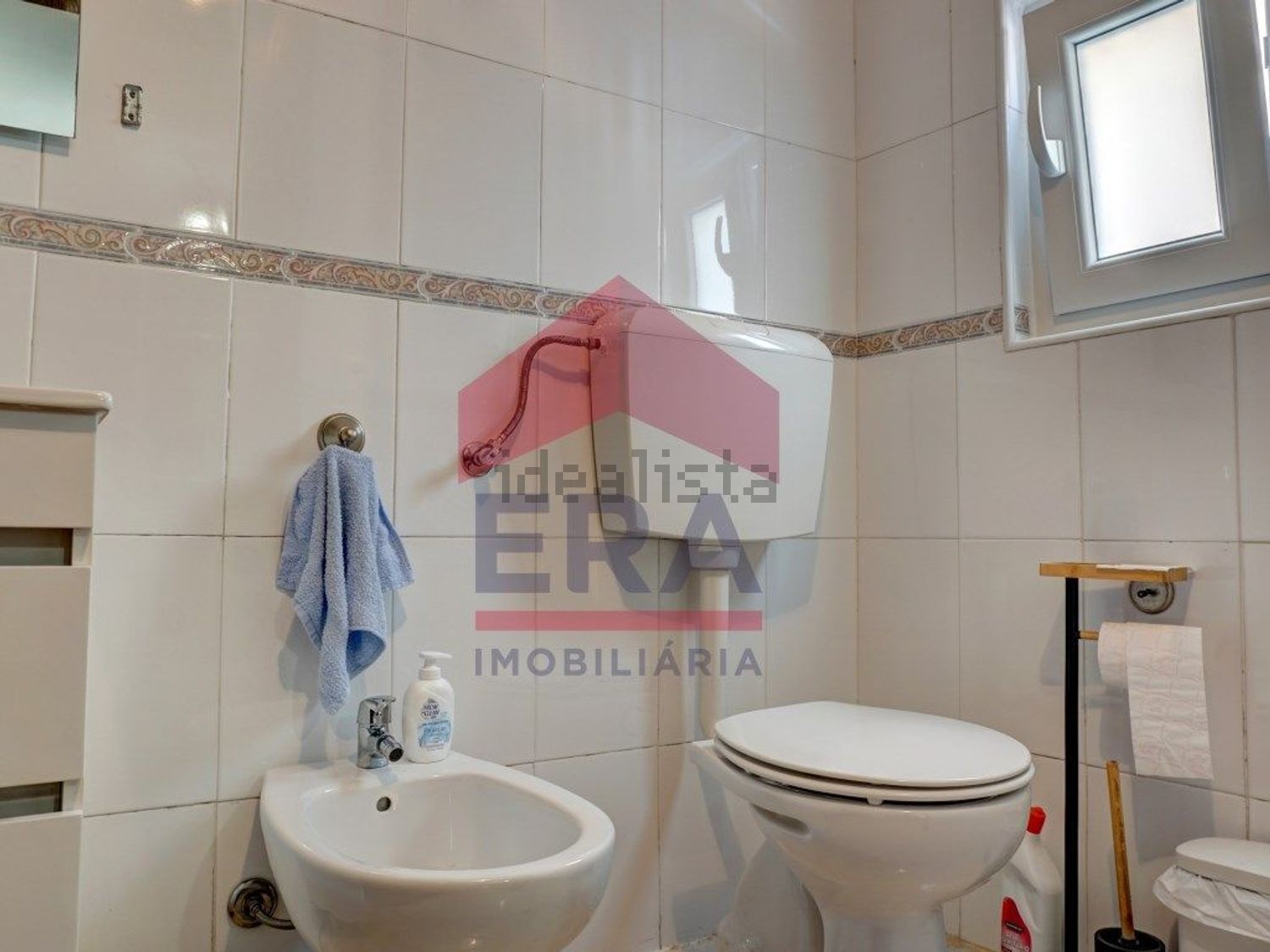 小楼房或独栋别墅出售在Rua do Meio - 卫生间