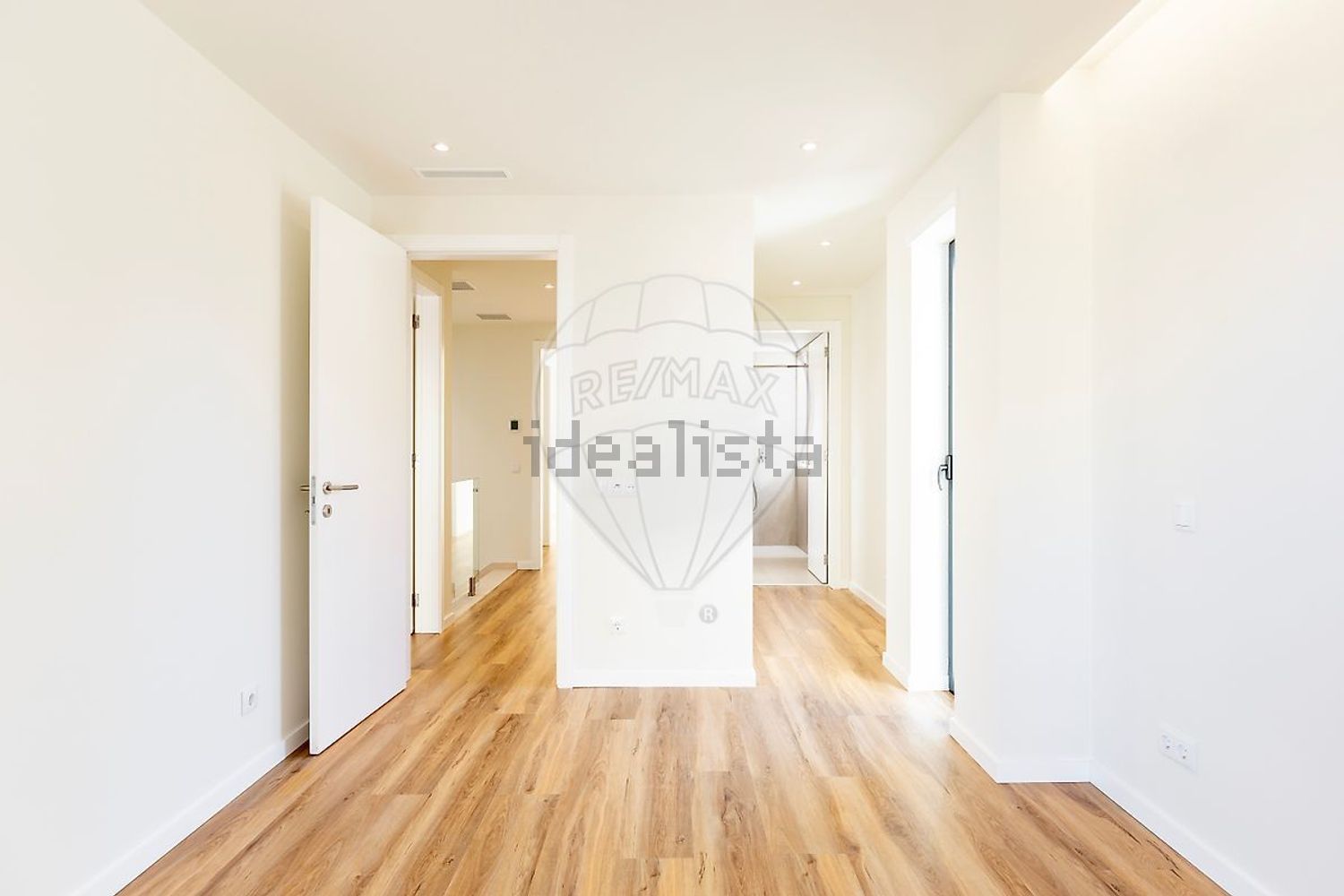 小楼房或独栋别墅出售在Rua Douro - 过道