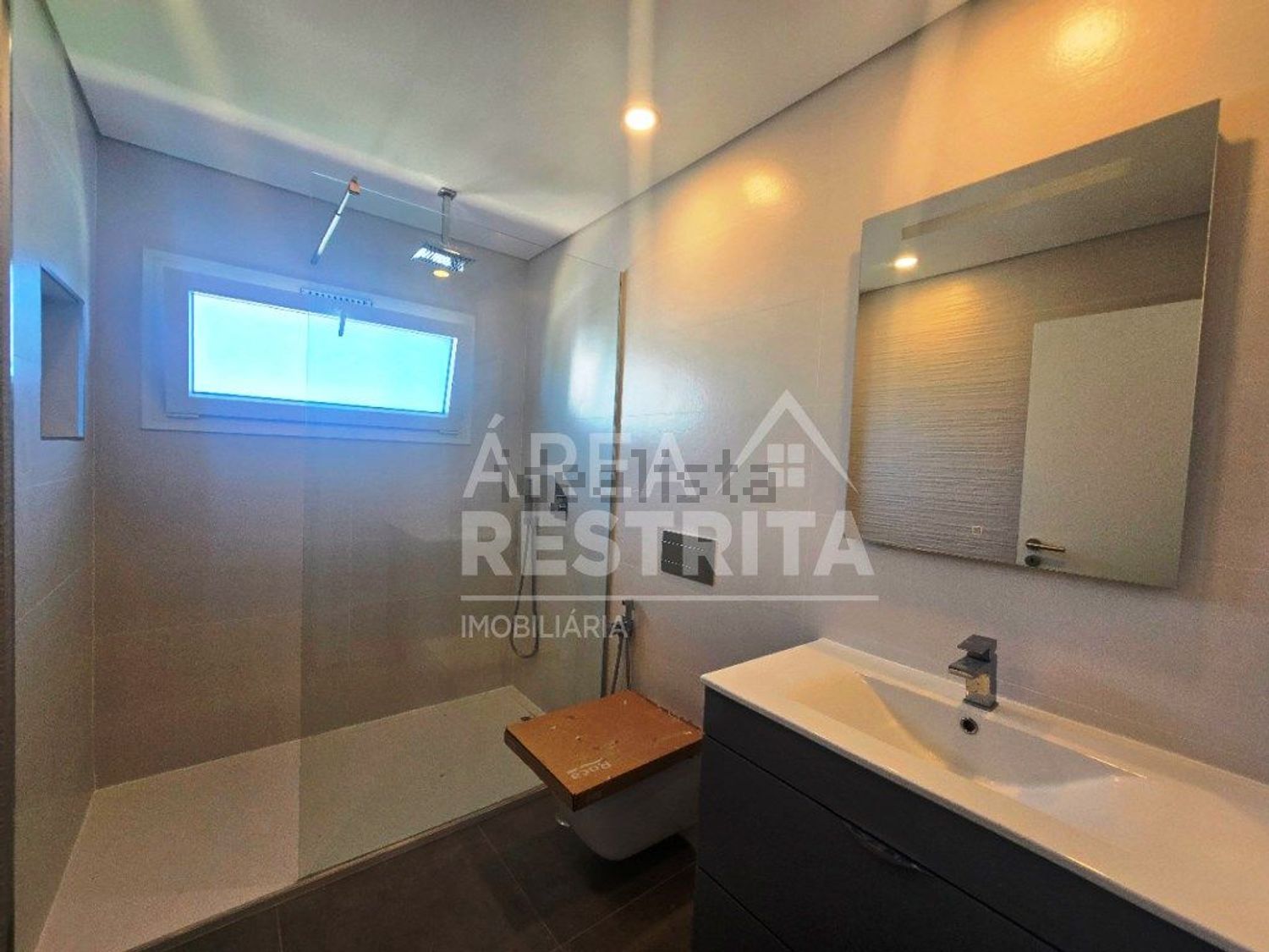 小楼房或独栋别墅出售在Rua dos Vitoriosos - 卫生间