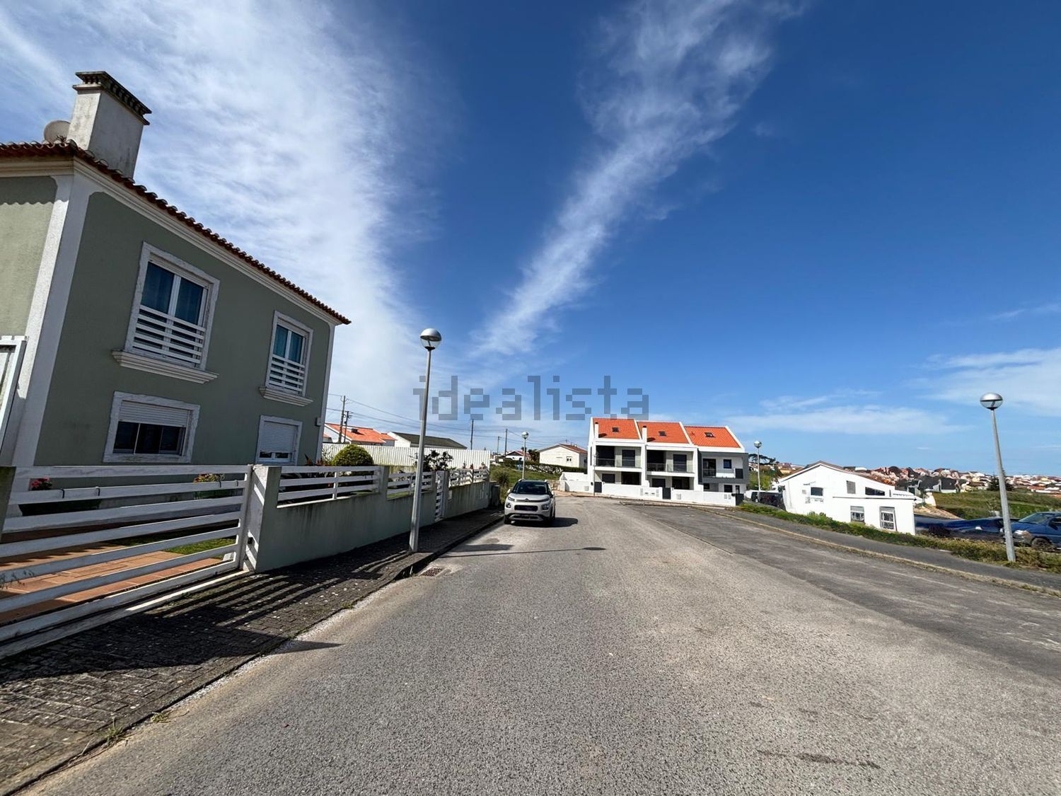 小楼房或独栋别墅出售在Rua Central - 周边