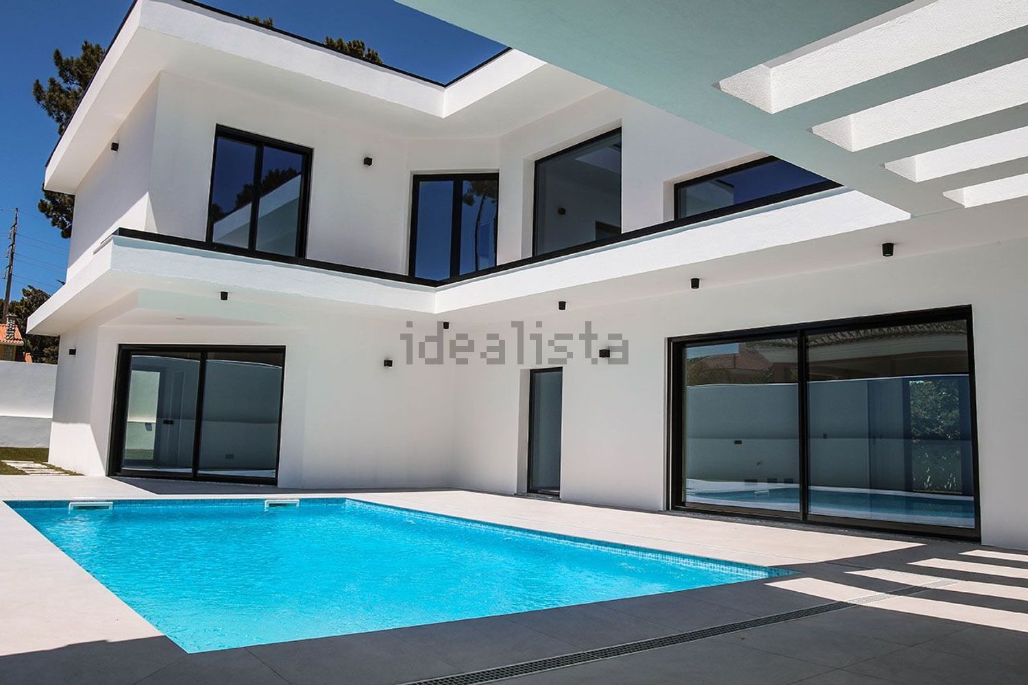 小楼房或独栋别墅出售在Avenida Pinhal do Arneiro - 游泳池