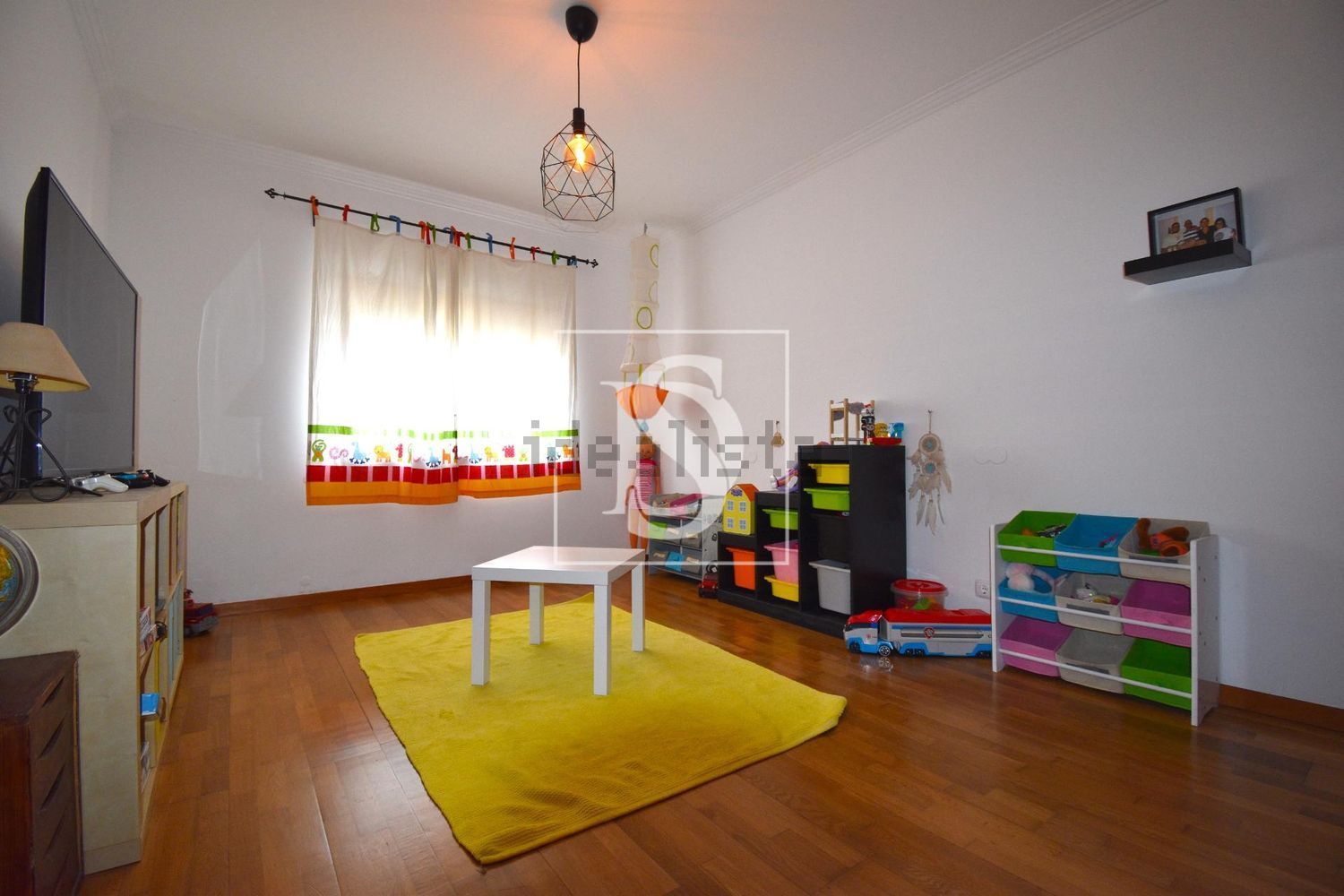 小楼房或独栋别墅出售在Encarnação - 客厅