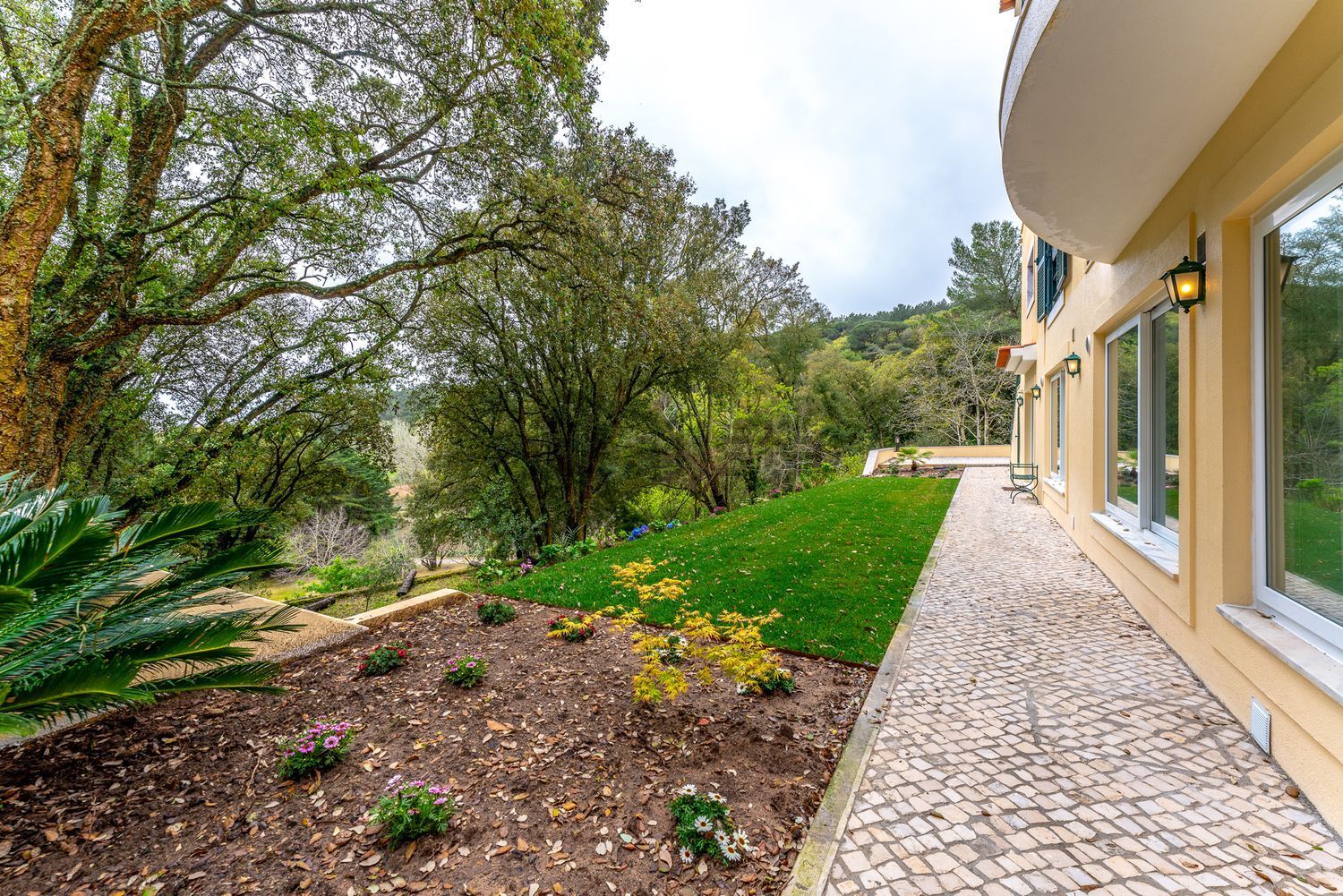 出租小楼房在Estrada da Lagoa Azul - 花园