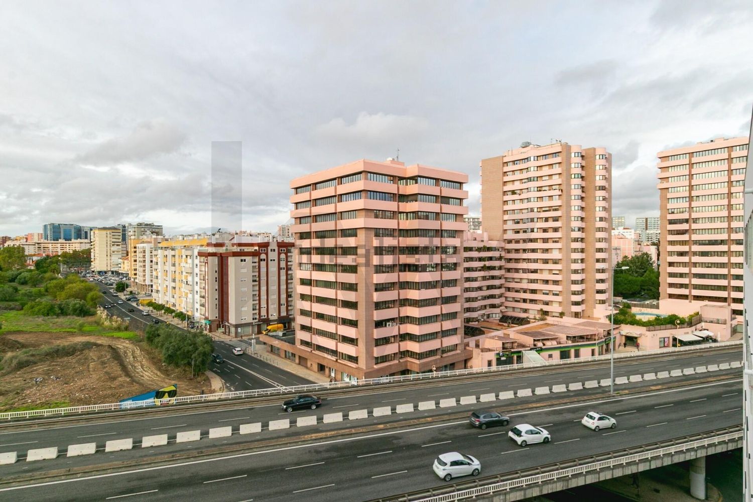 公寓 t3出售在Estrada da Luz, 81 - 视线