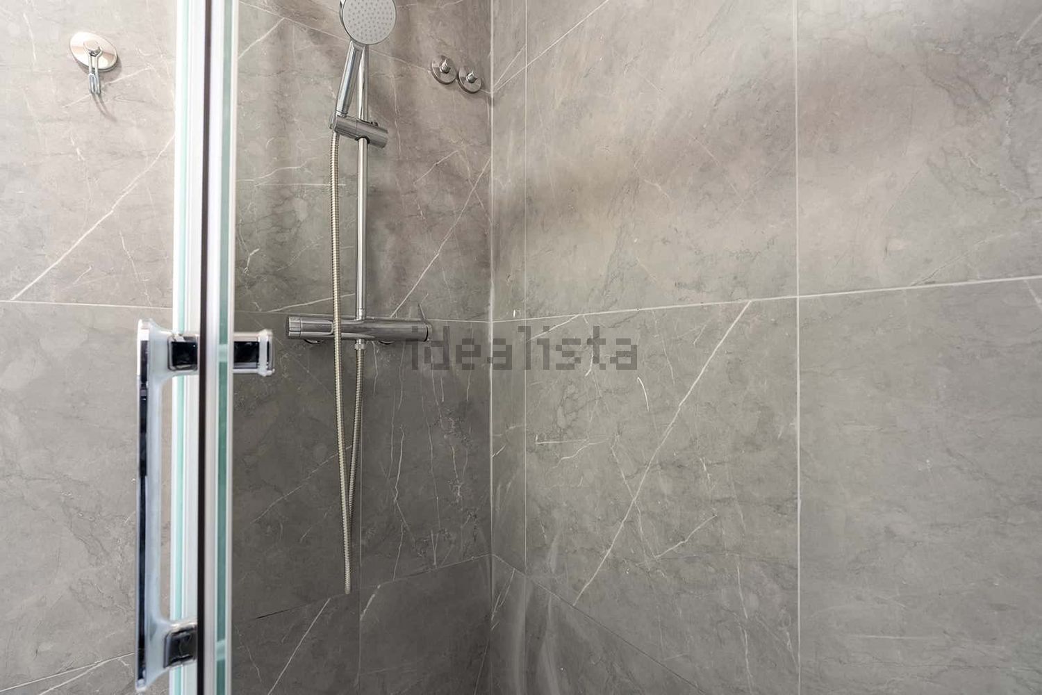 出租房间在Travessa Santo António à Graça, 2 - 卫生间