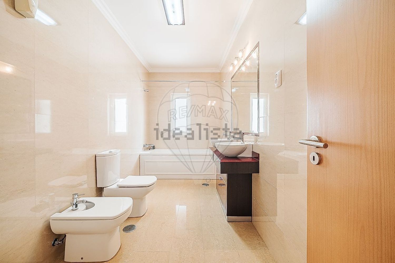 小楼房或独栋别墅出售在Rua Jorge Peixinho - 卫生间