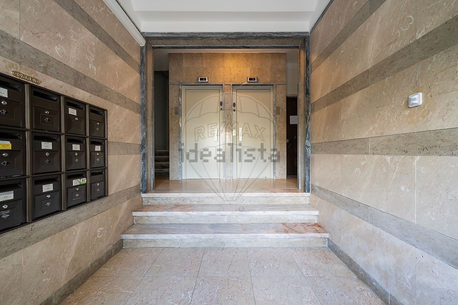 出租t0（单人公寓）在Rua Conde Almoster - 过道