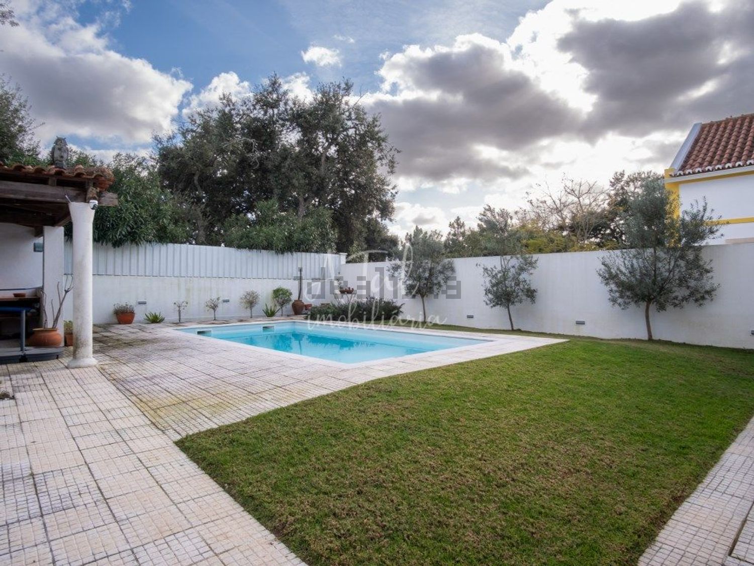 小楼房或独栋别墅出售在Vale de Choupos - Choilo - Galeotas - 花园