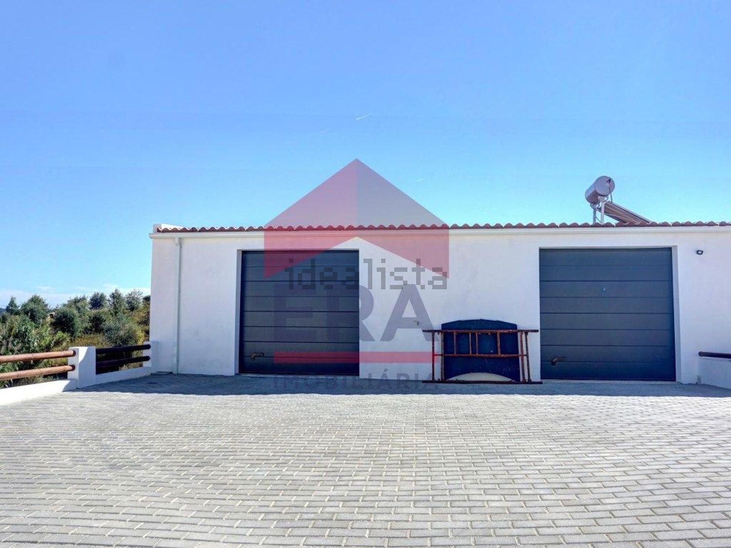 小楼房或独栋别墅出售在Rua do Picoto - 外立面