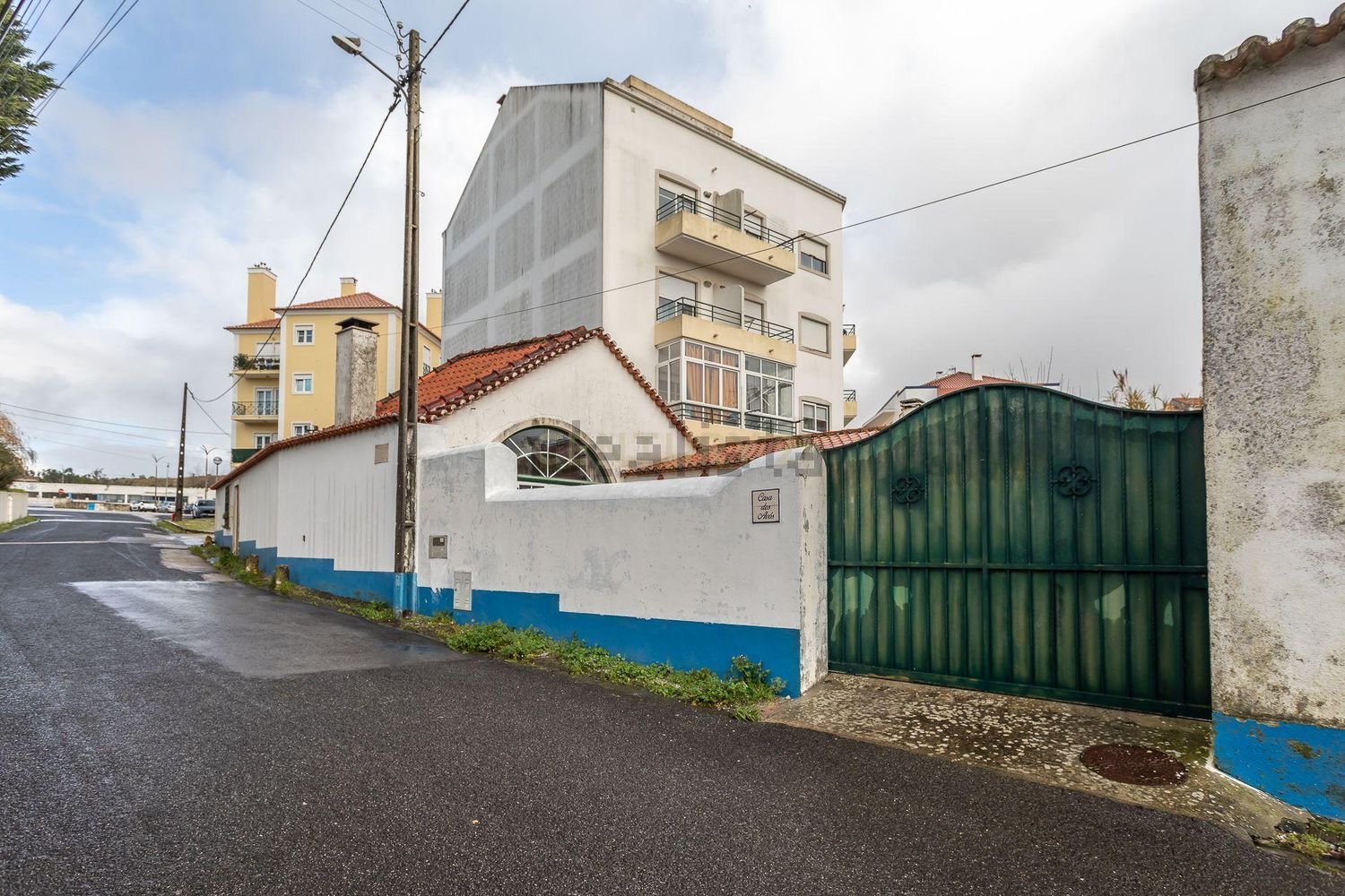 小楼房或独栋别墅出售在Rua Nossa Senhora dos Remédios, 32 - 外立面