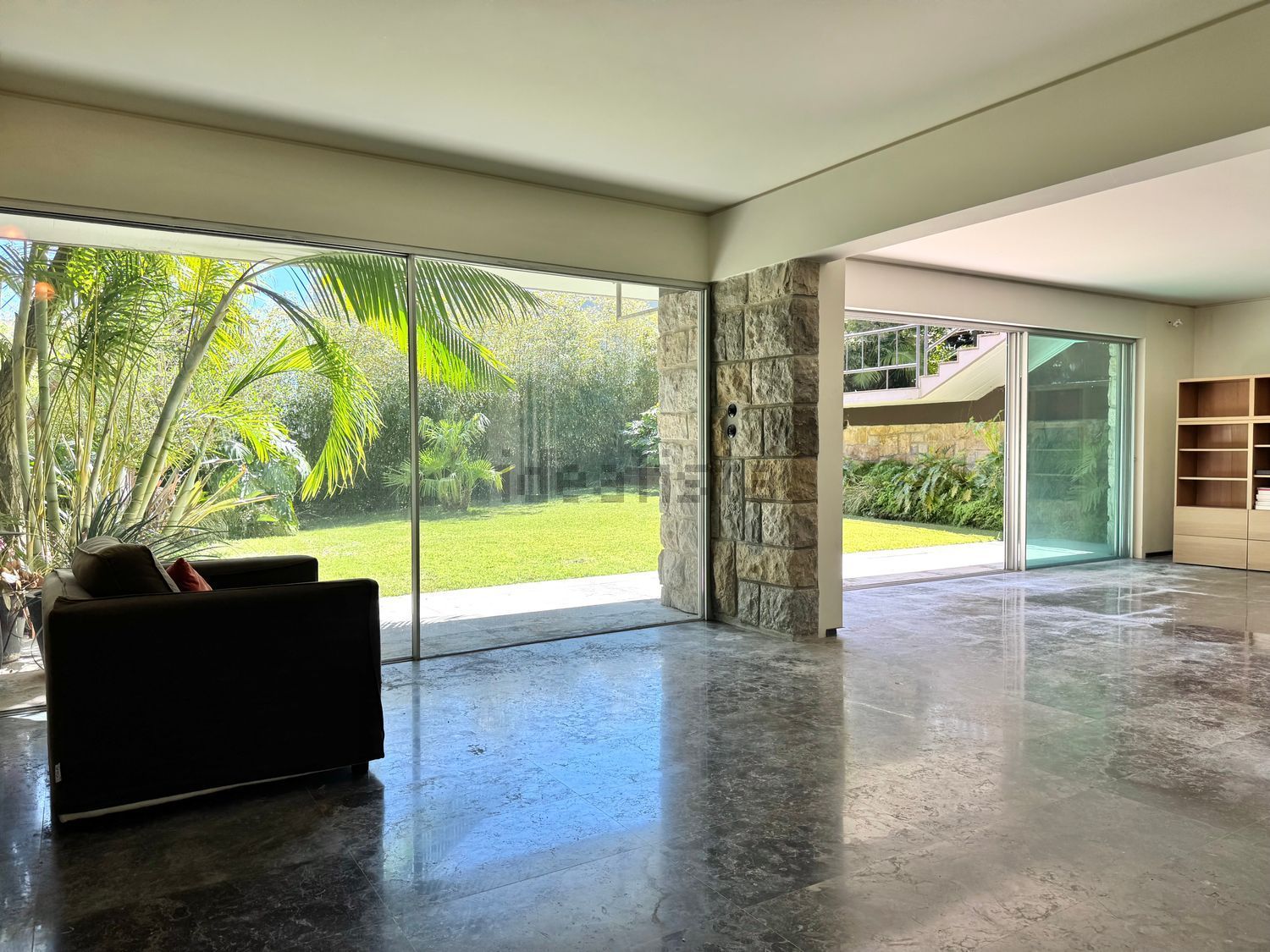 小楼房或独栋别墅出售在Avenida Marechal Carmona, 631 - 客厅