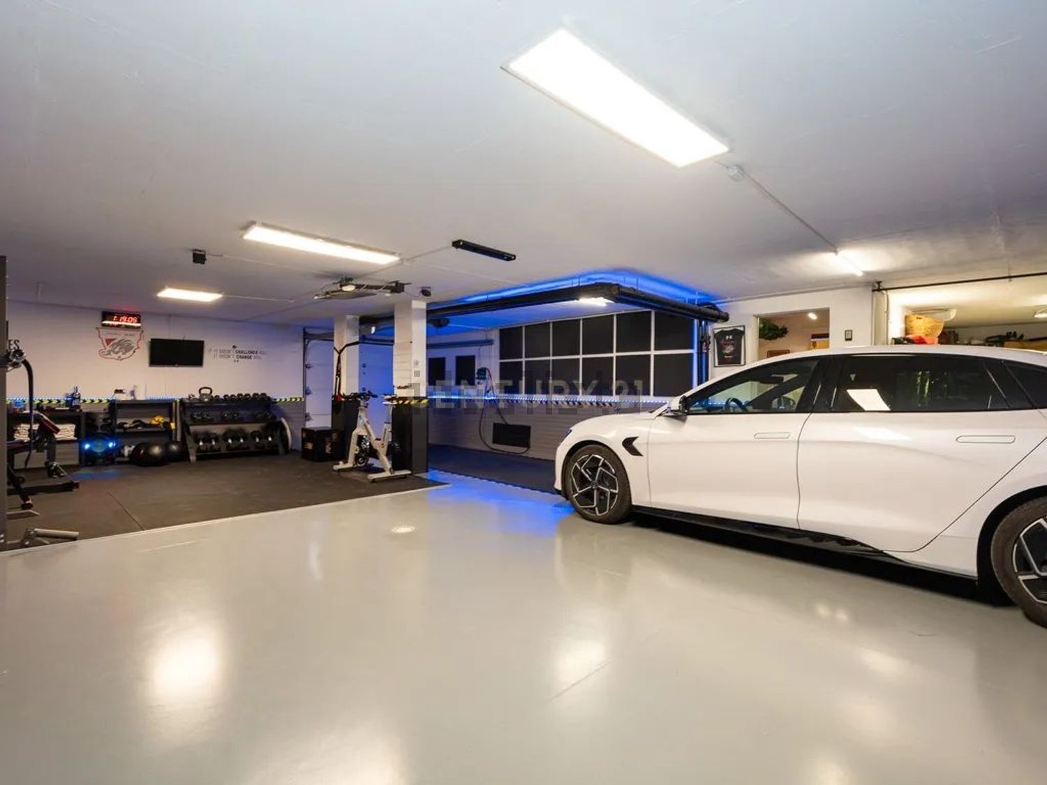 小楼房或独栋别墅出售在Rua dos Calços - 停车位