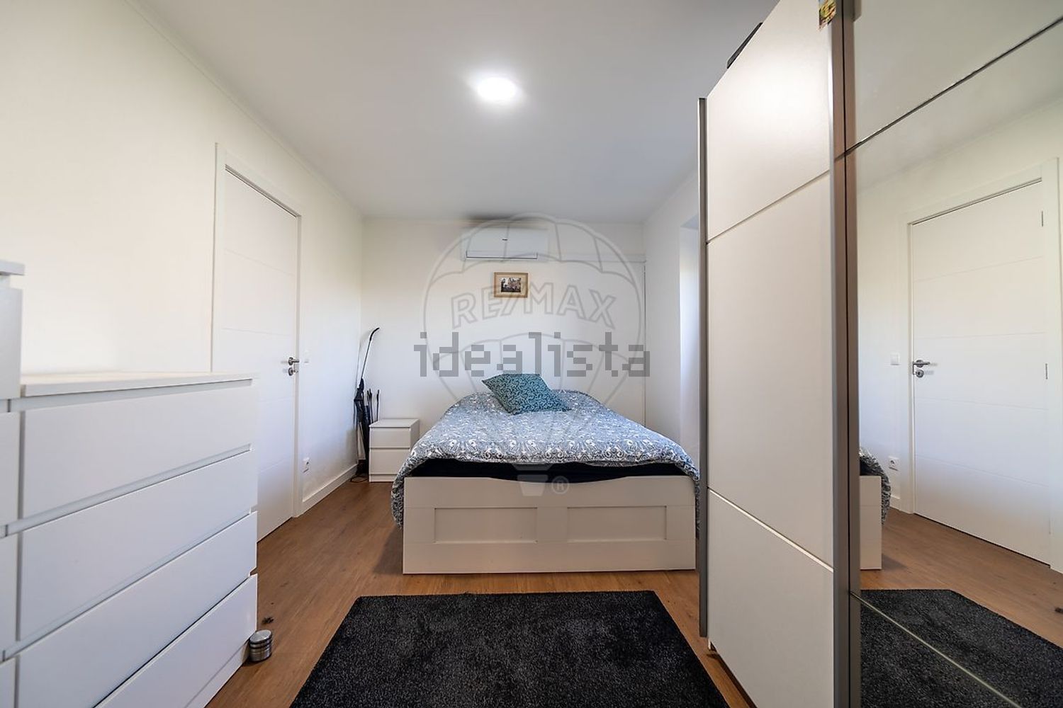 小楼房或独栋别墅出售在São Quintino - 卧室